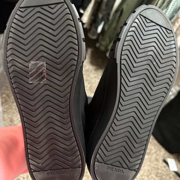 Prada sneaker w/ Pouch - Picture 5 of 8